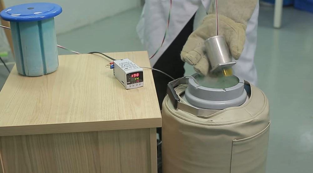 The motor operates in a liquid nitrogen environment at -196 ℃